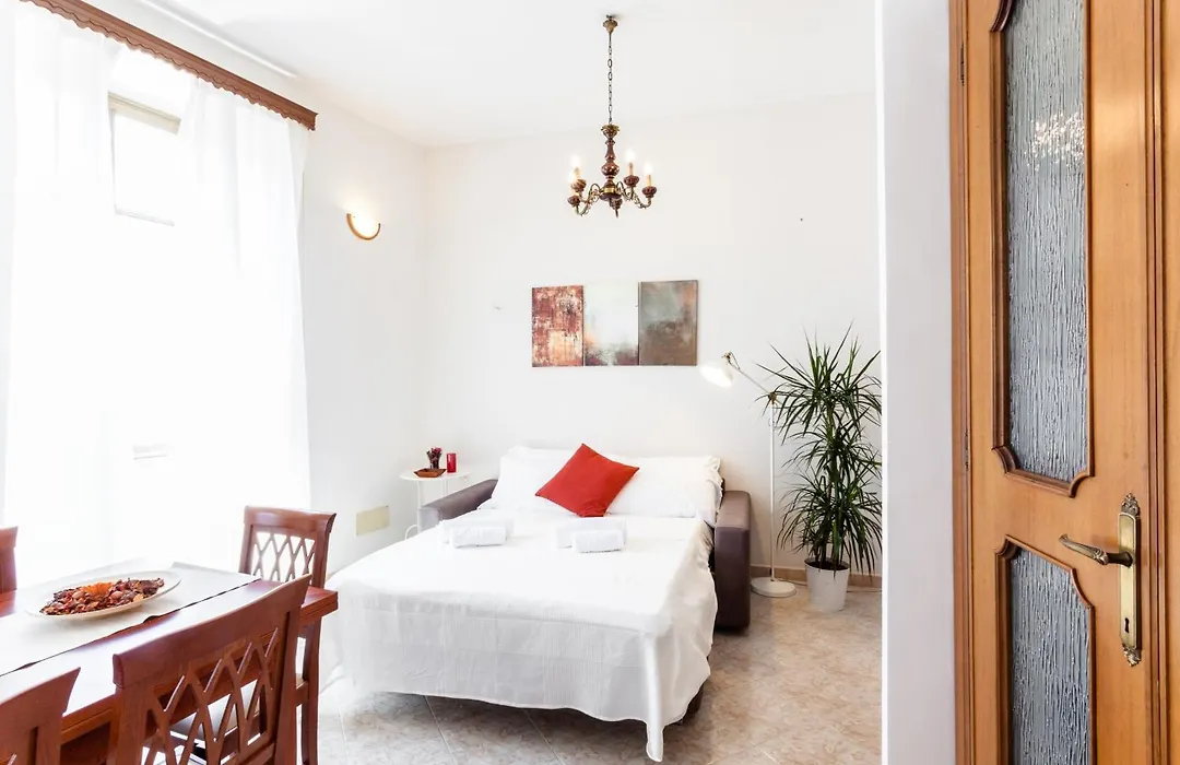 Redseven Rome Apartments-1